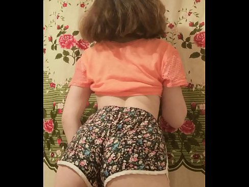 ❤️ Сексуальная юная малышка делает стриптиз снимая свои шортики на камеру ❤️ Секс ролики на нашем сайте ❌